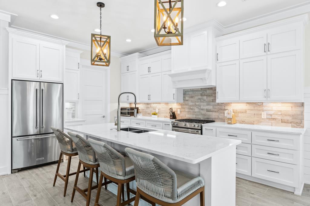 Kitchen with Breakfast Bar Kitchen with Breakfast Bar