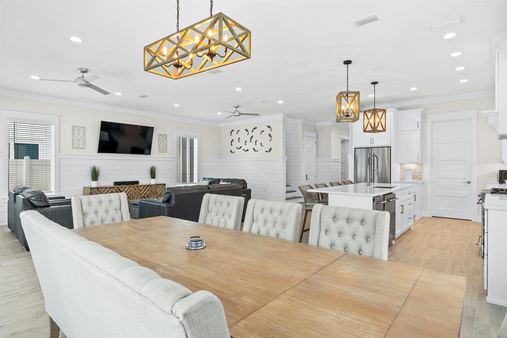 Dining Area Dining Area