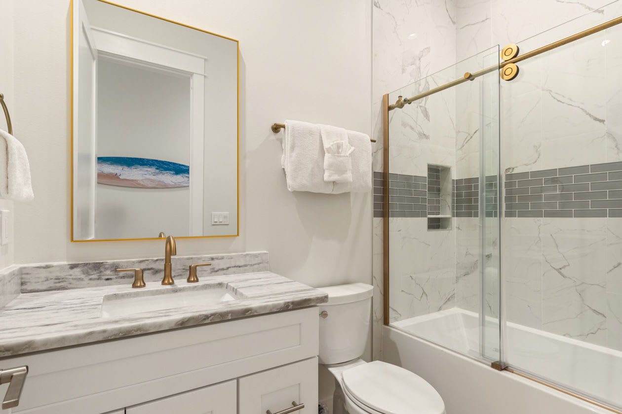 Second floor shared full bathroom