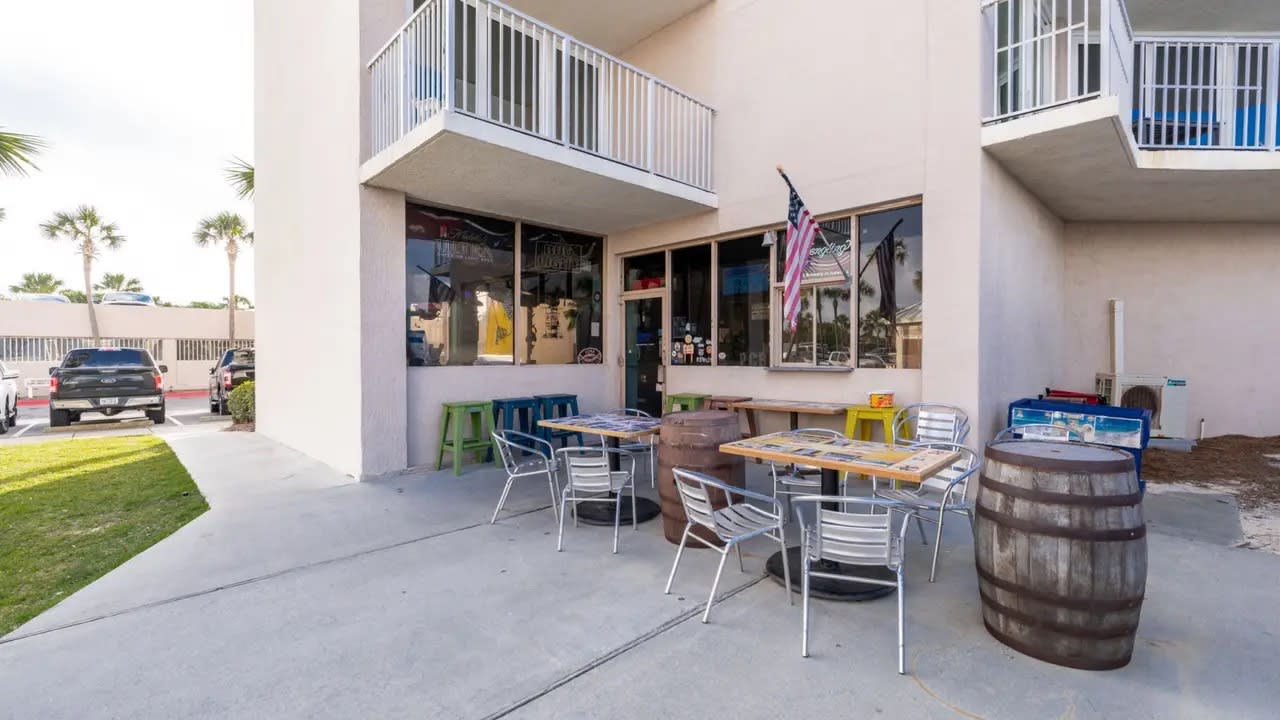 Stingrays bar &amp; grill