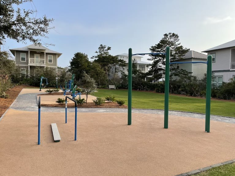 One of 4 pocket parks nearby - Kingfisher Fitness Park is only a block away!
