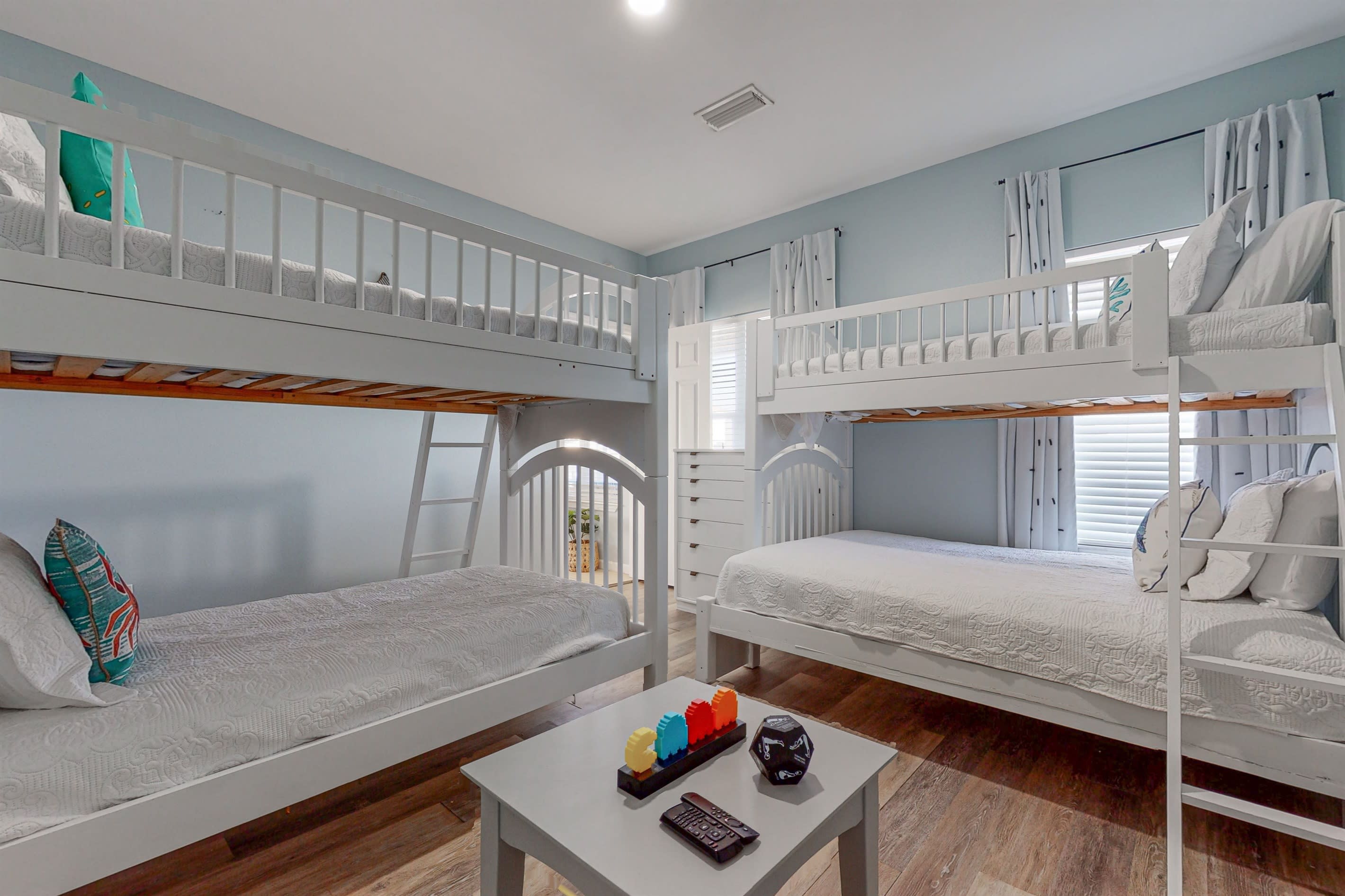 5 people can comfortable sleep in the bunk beds