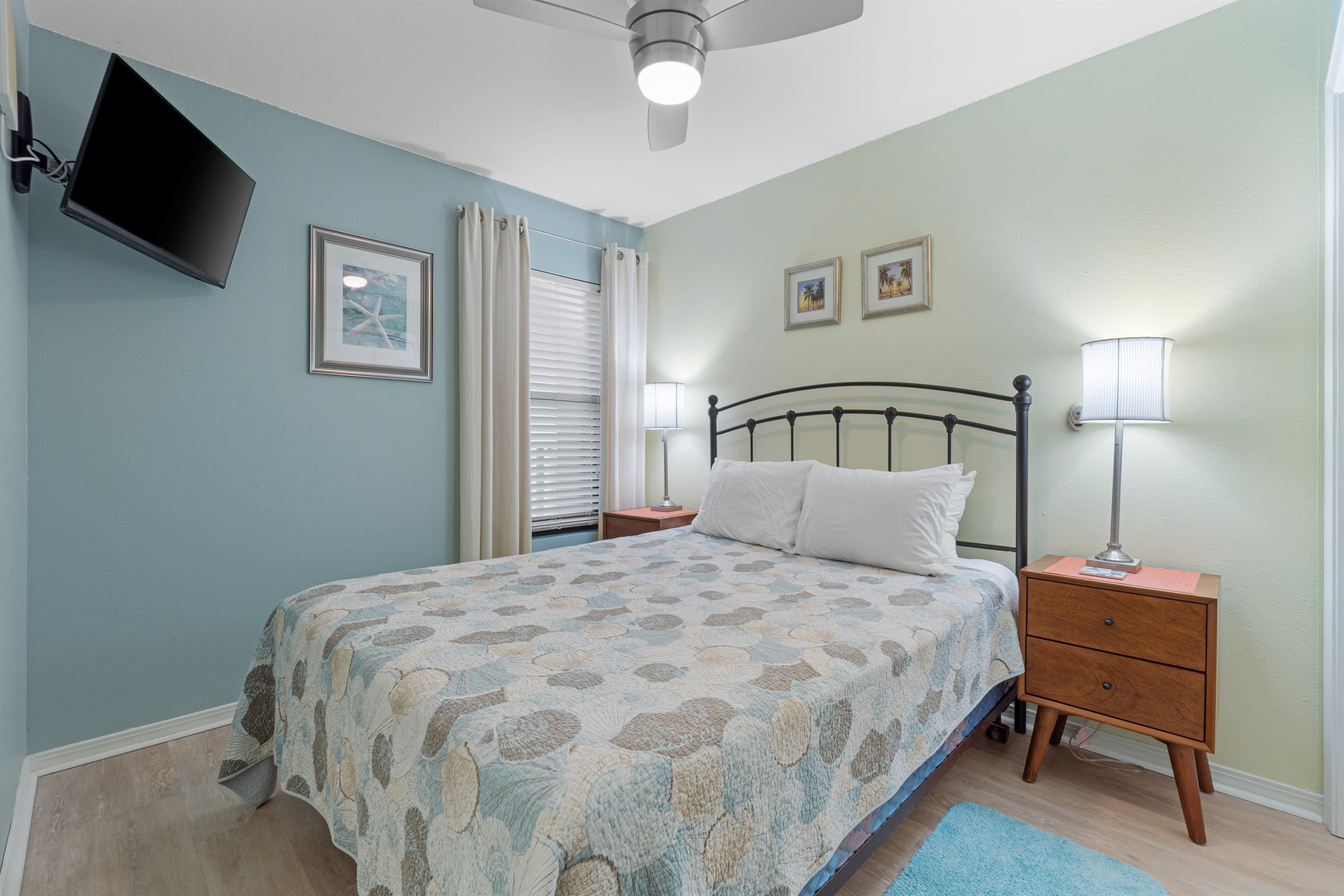 Guest Bedroom 1 (Queen)