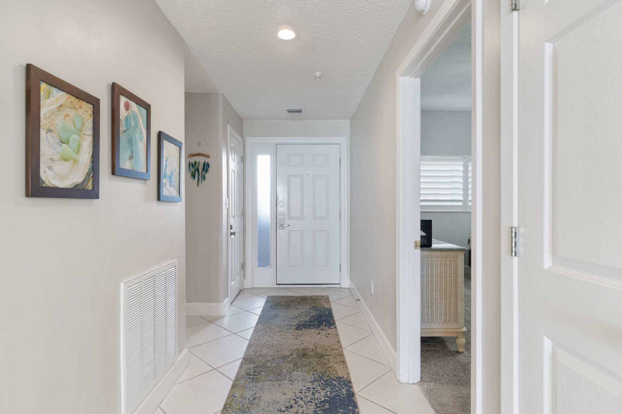 Front Hallway Entrance