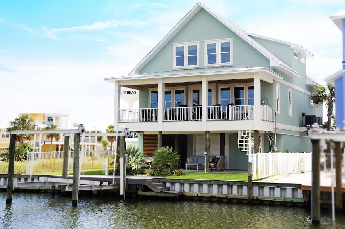 Welcome to Your WATERFRONT Island Retreat! Beach*Kayaks*Paddle Boards*Golf Cart