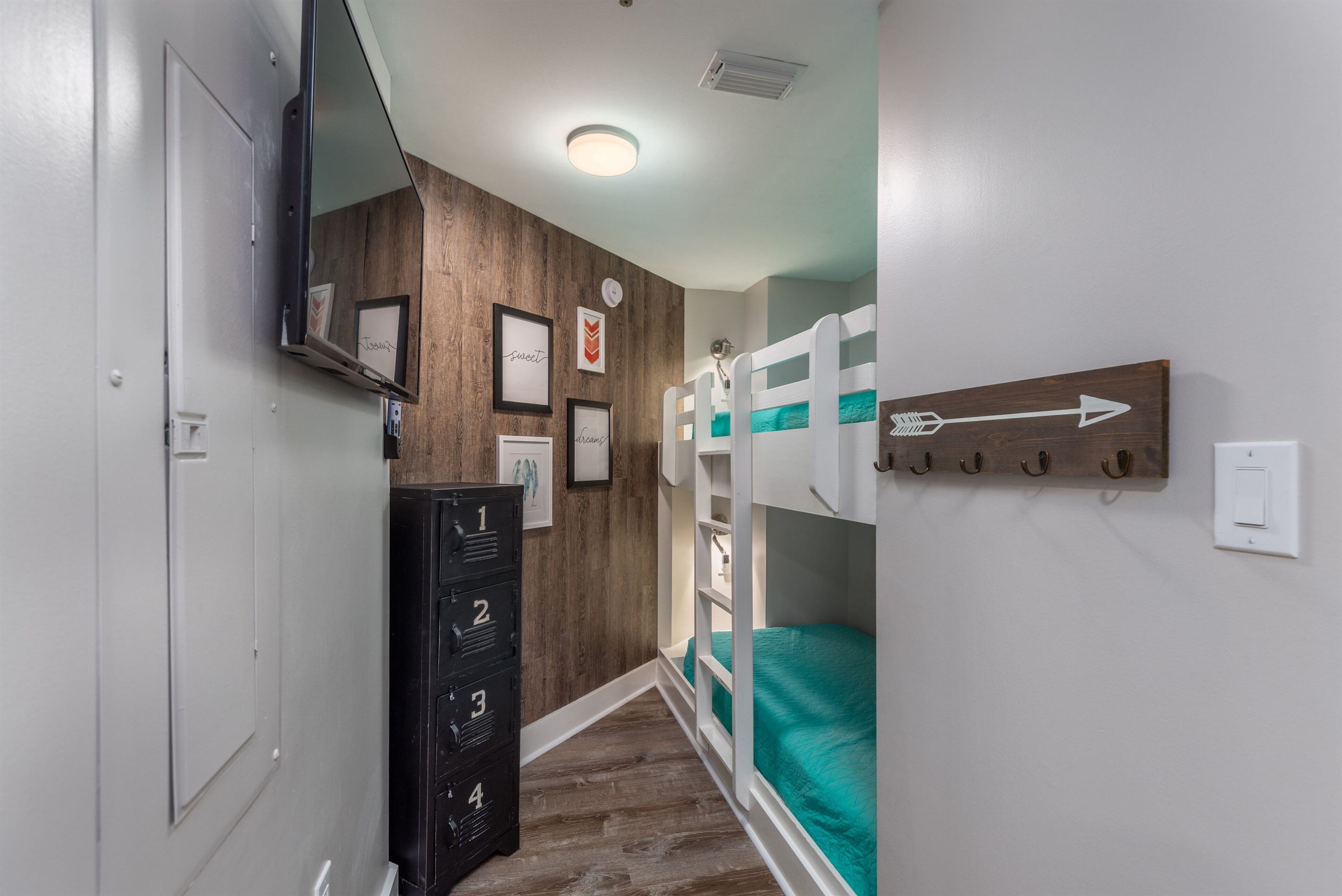 Adorable kids nook and bunk area just off the dining area!