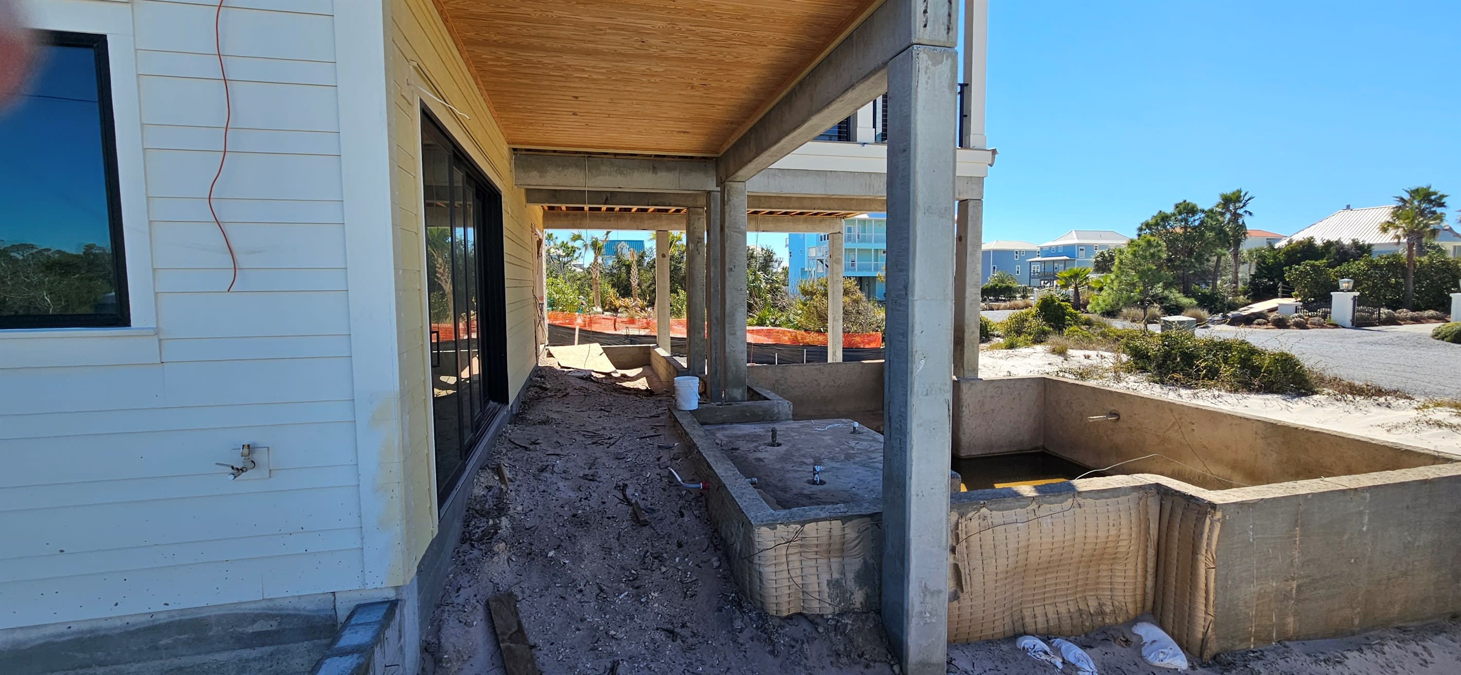 "Hub" of Haven Heights: Pool, bar & grill, dining, lounging, cornhole, ping pong, & firepit