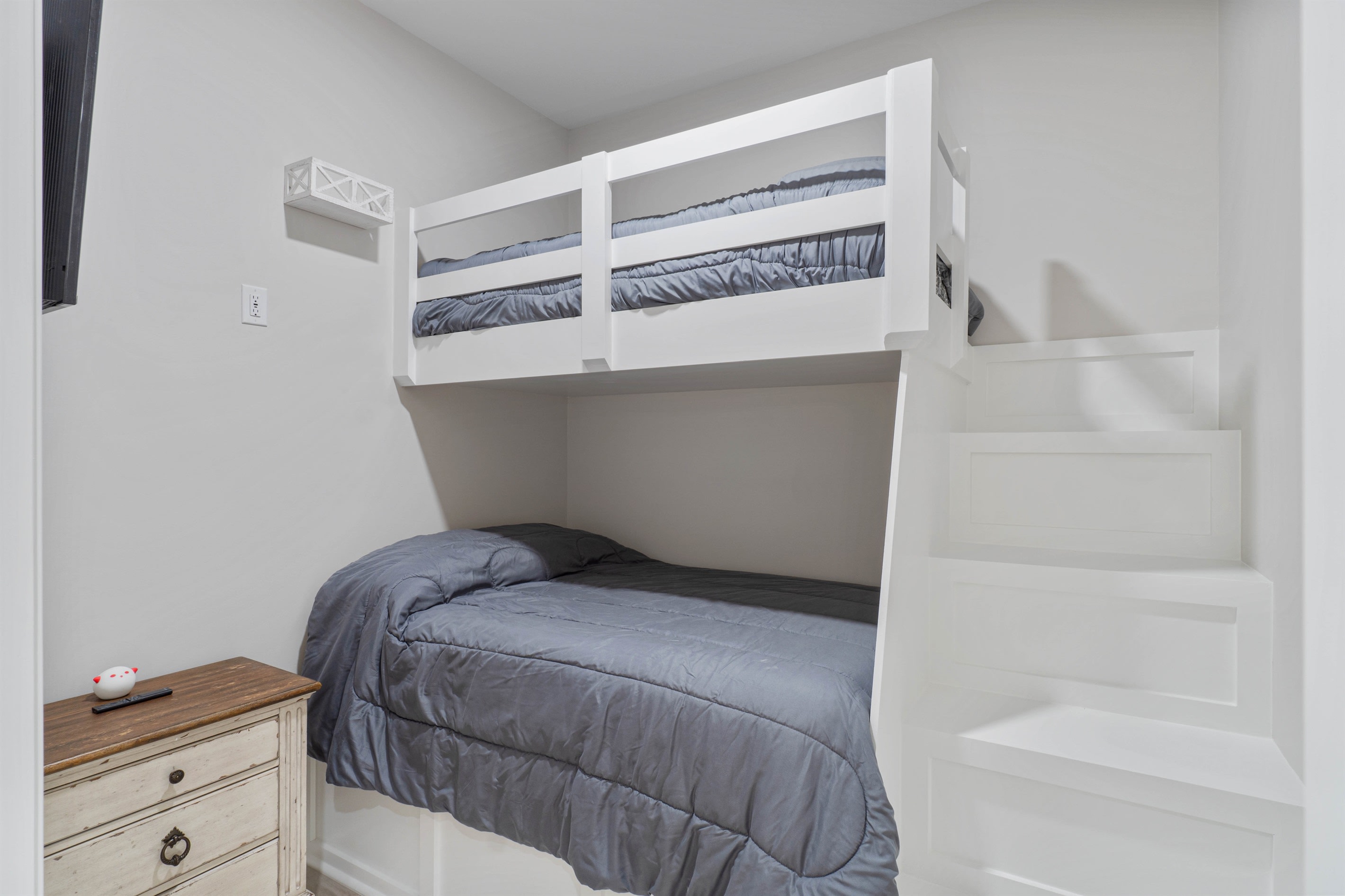 3rd Floor Bunk Room (Twin Over Full)