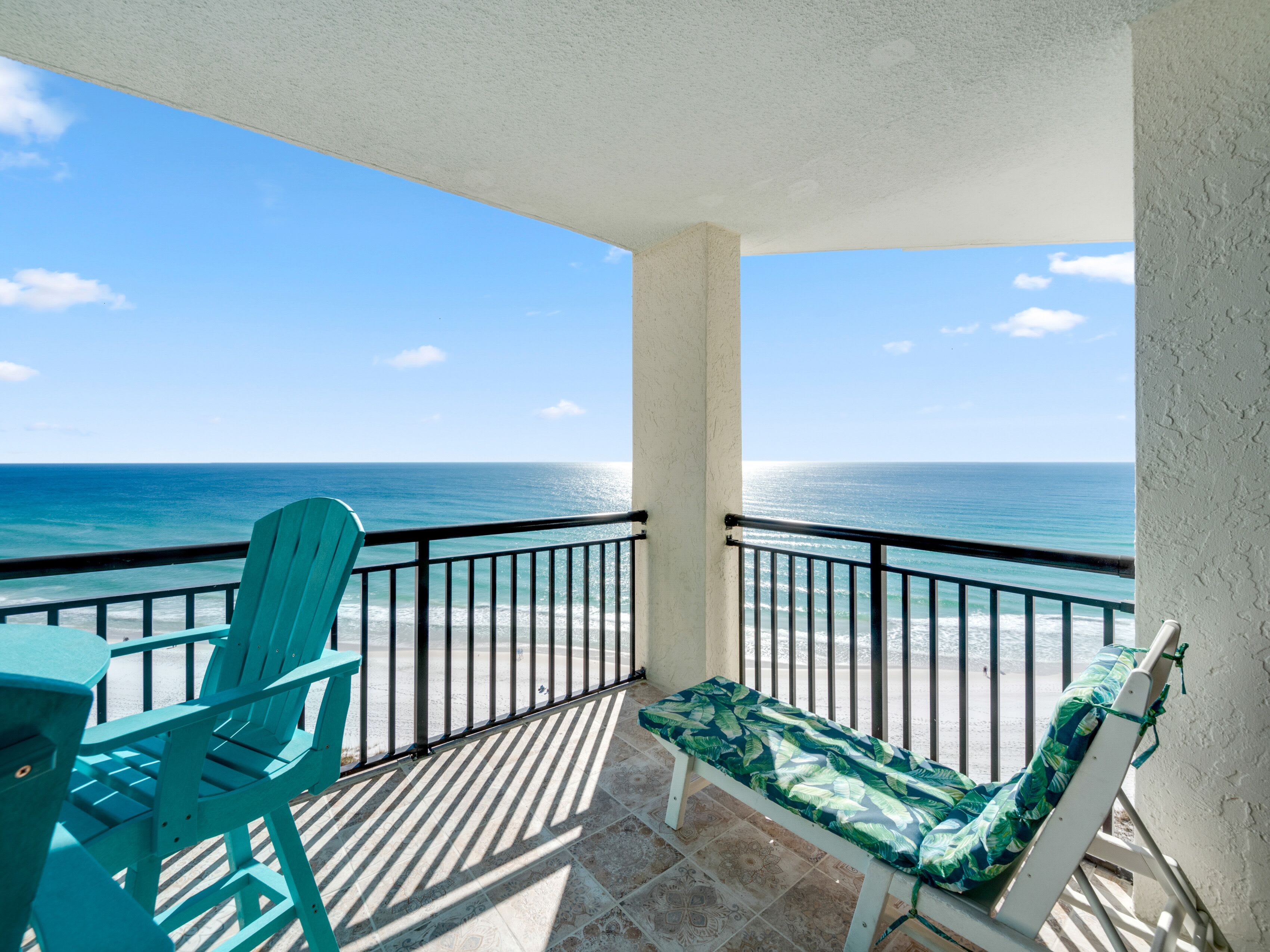 Balcony on Gulf - chaise lounger and table/chairs on balcony