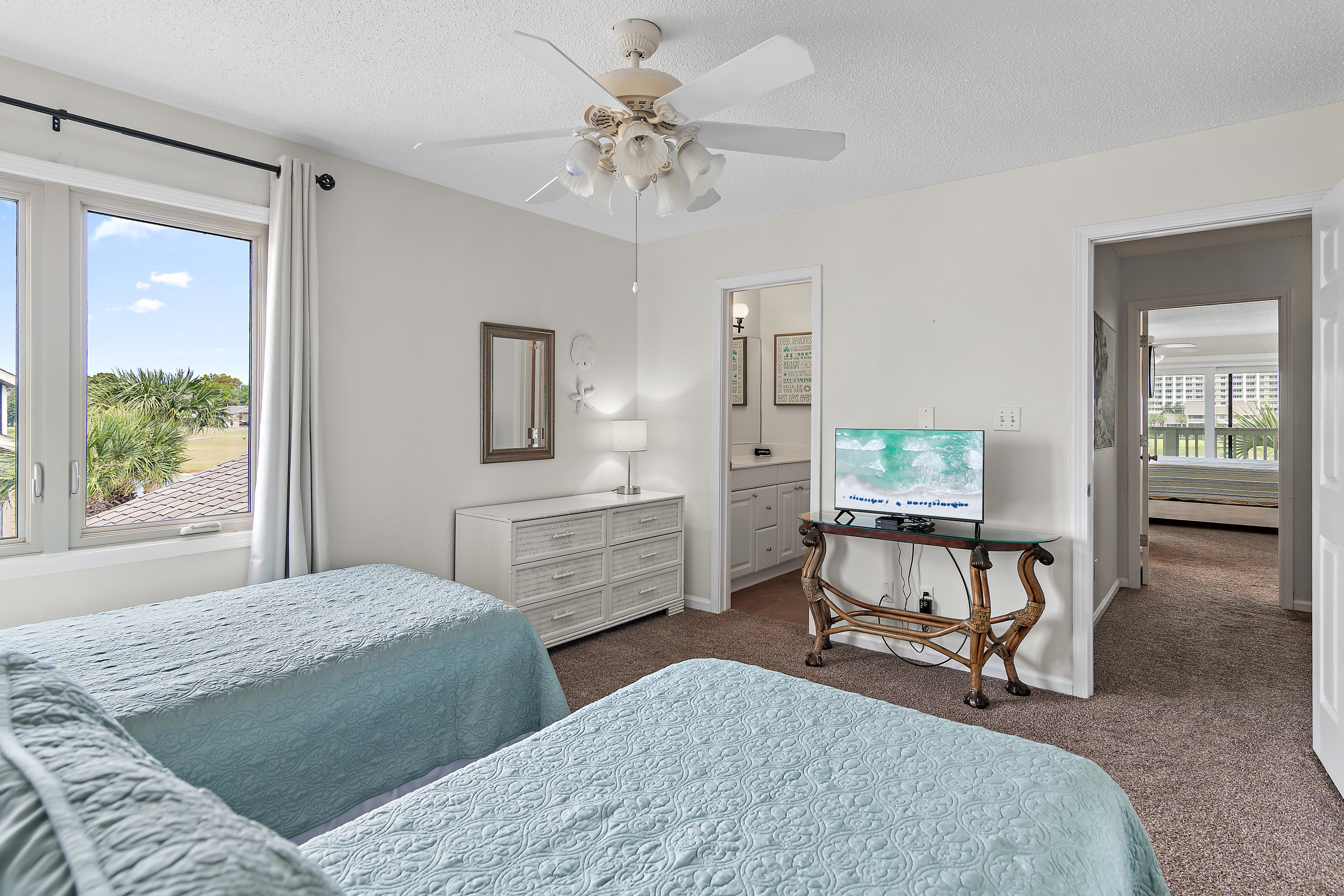 Twin guest room has private full bath