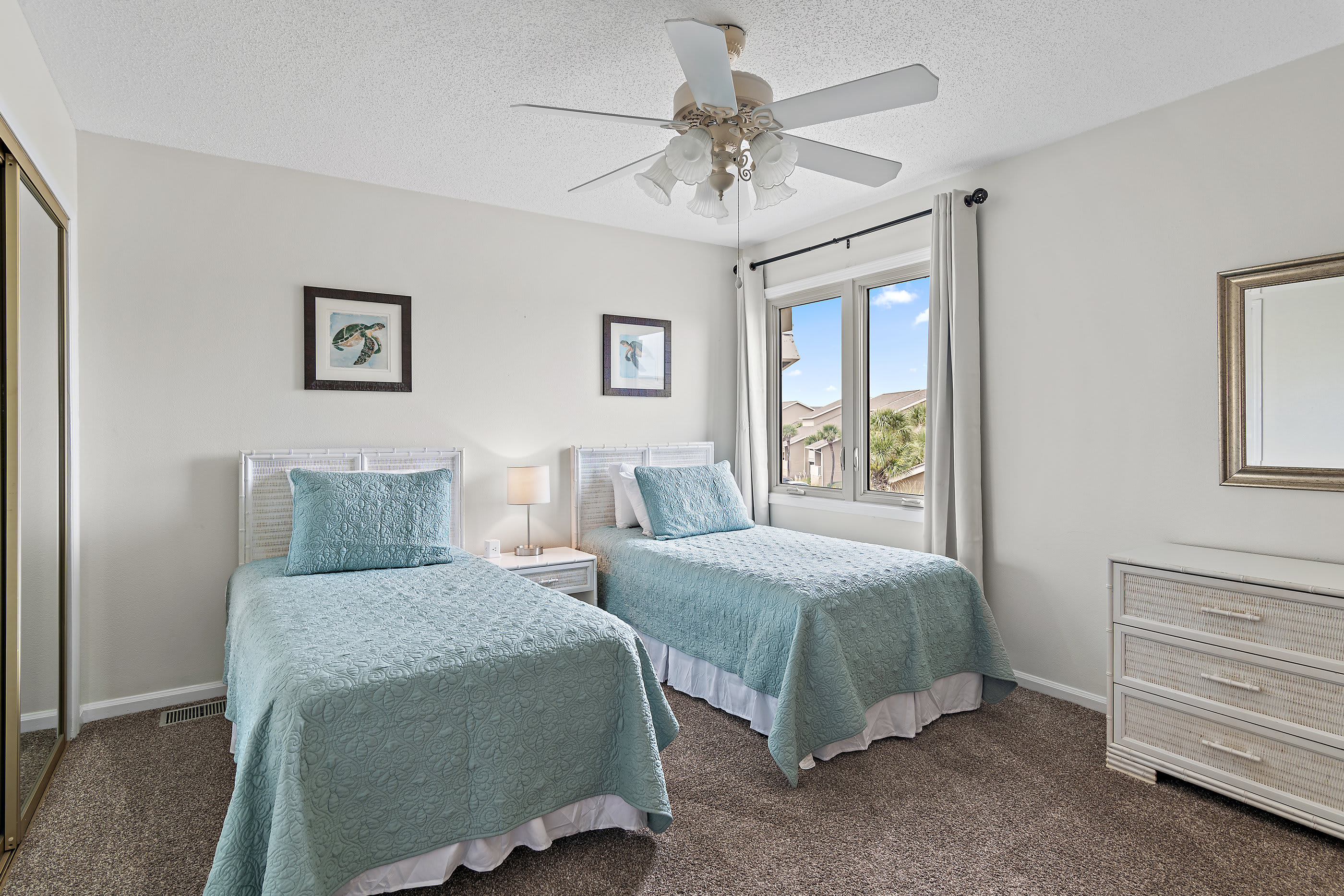 Guest BR with twin beds