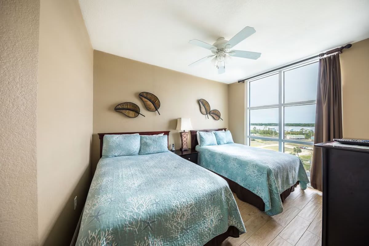 2nd bedroom with 2 Double/ Full sized beds.