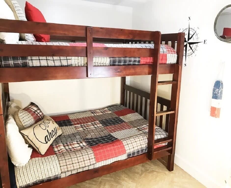 Bunk Room wiht 2 Full Size Bunks - No Closet 