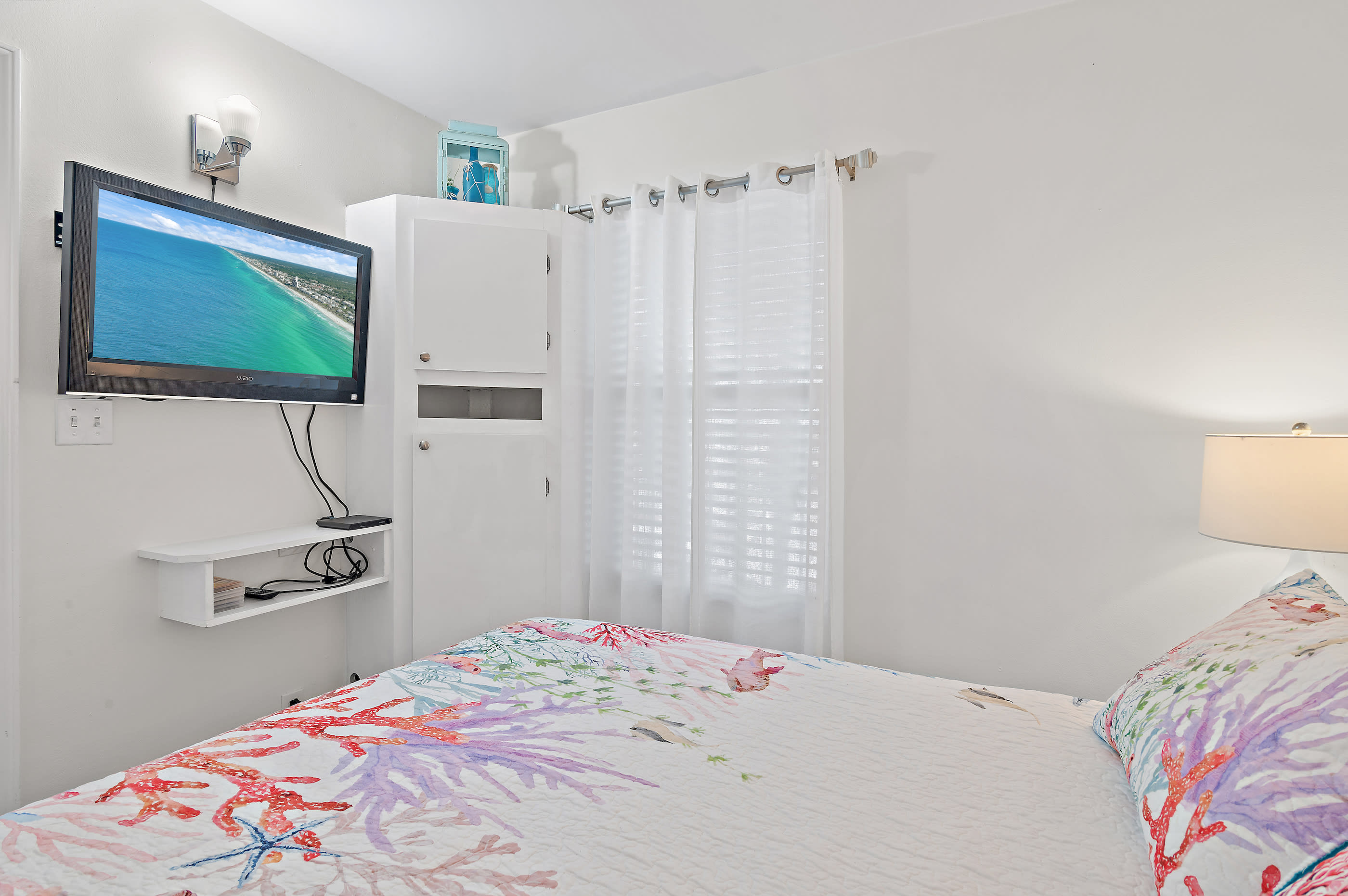 Guest Bedroom TV &amp; Clothes closet