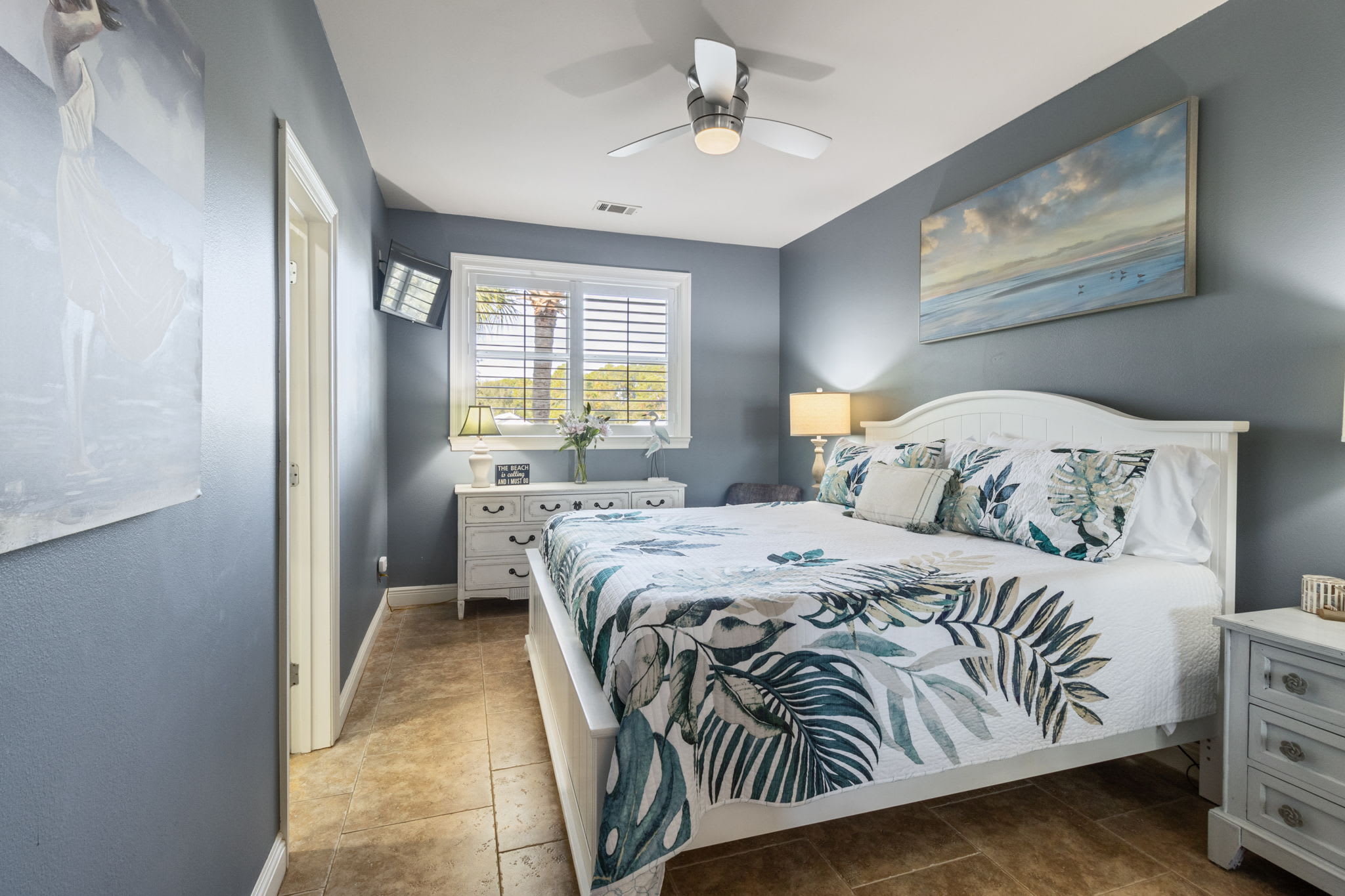 Bedroom 2 king room - second floor