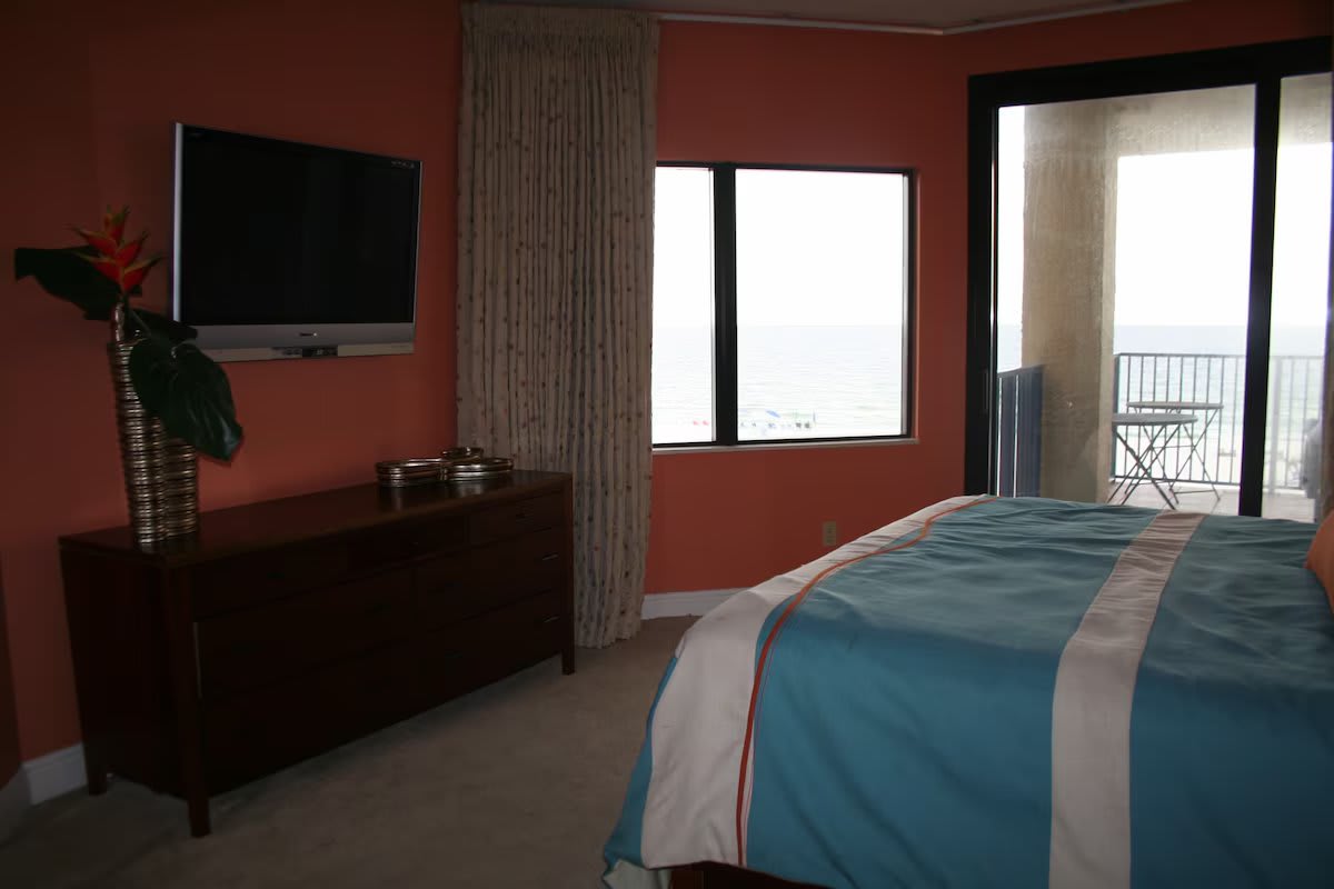 flat screen tv in master bedroom