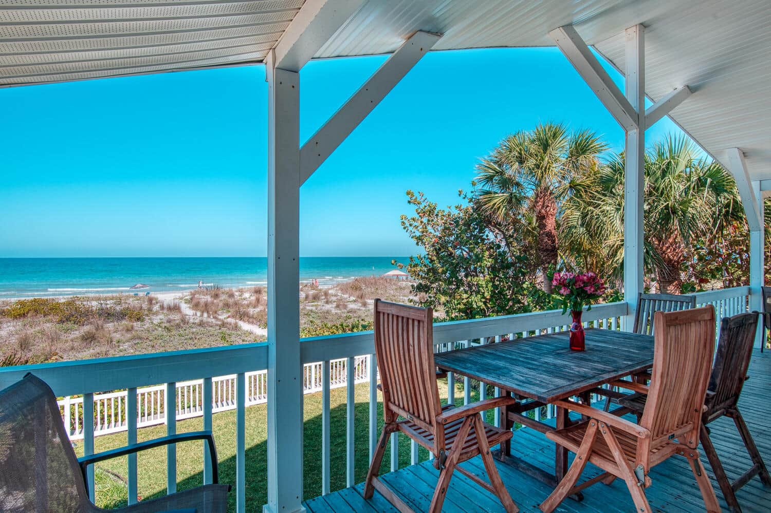 Dining on FL Sundowner's Gulf Front Deck