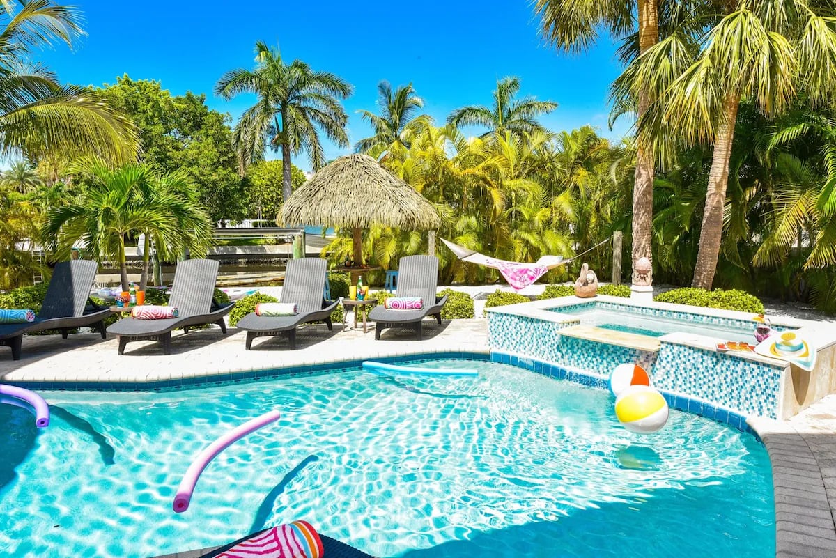 Sirenia By The Sea - Heated pool and hot tub, tiki hut, hammock