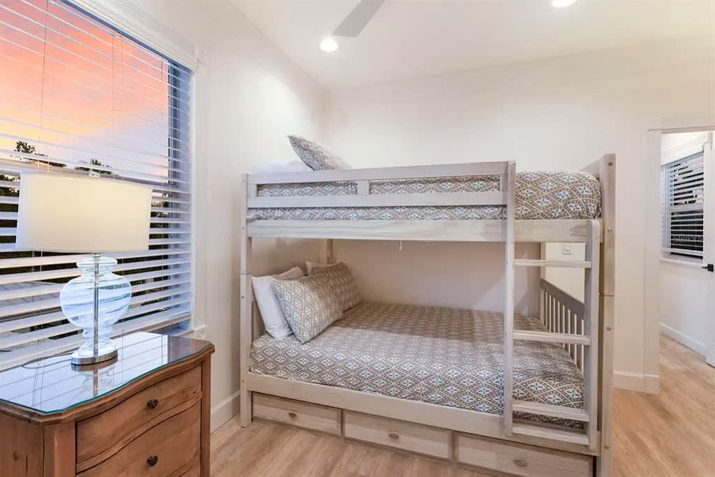 Sirenia By The Sea Bunkroom