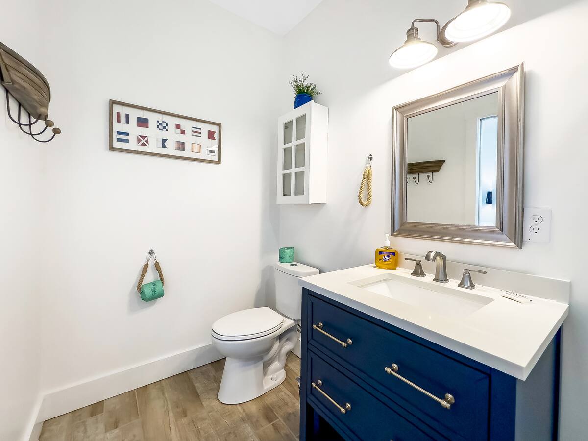 Private bath 2nd bedroom Private bath 2nd bedroom