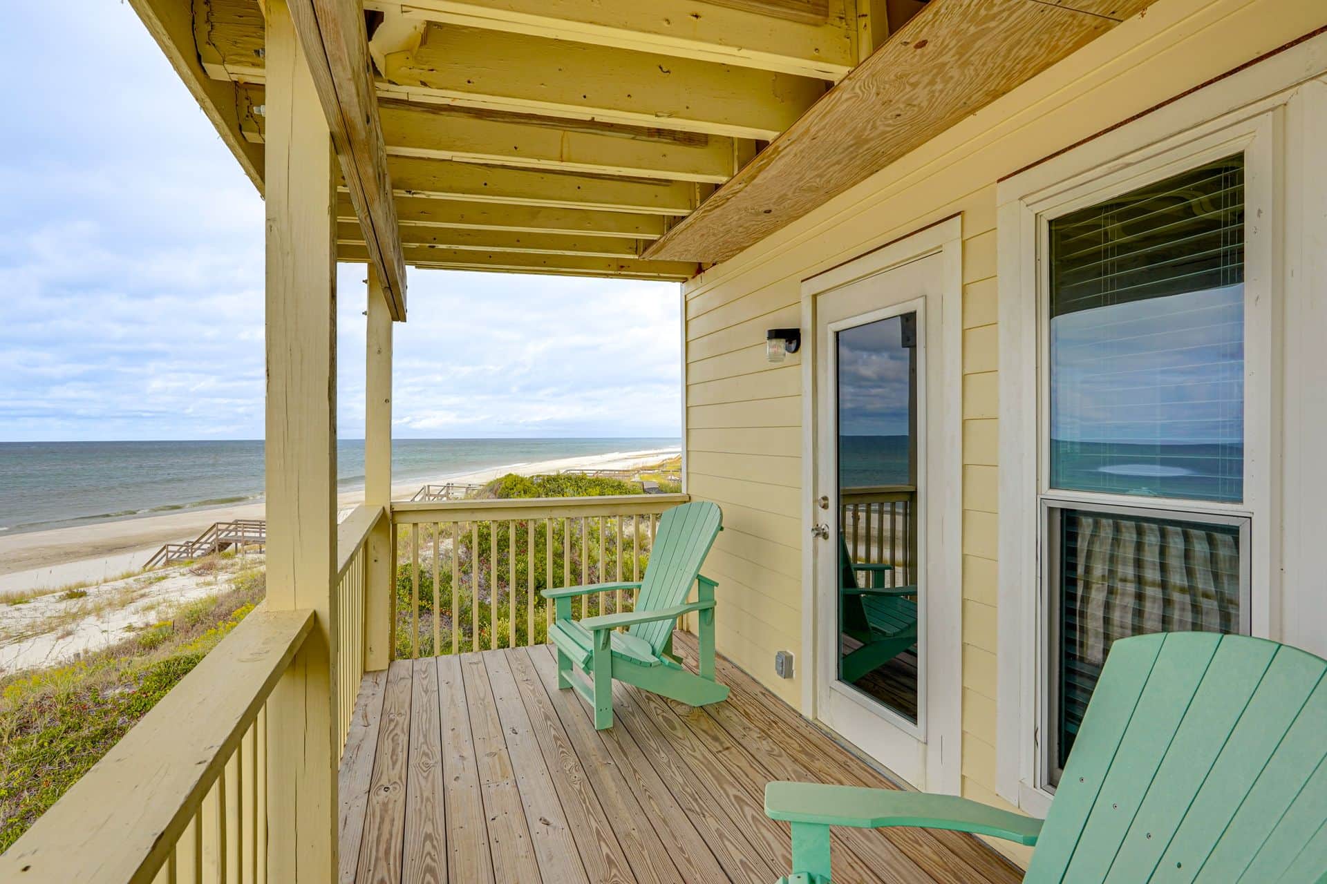 What a great location to enjoy the sea air and Gulf View!