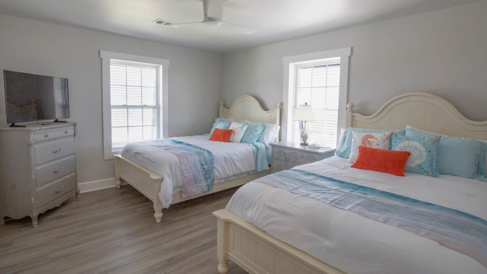 2nd Floor Queen Bedroom