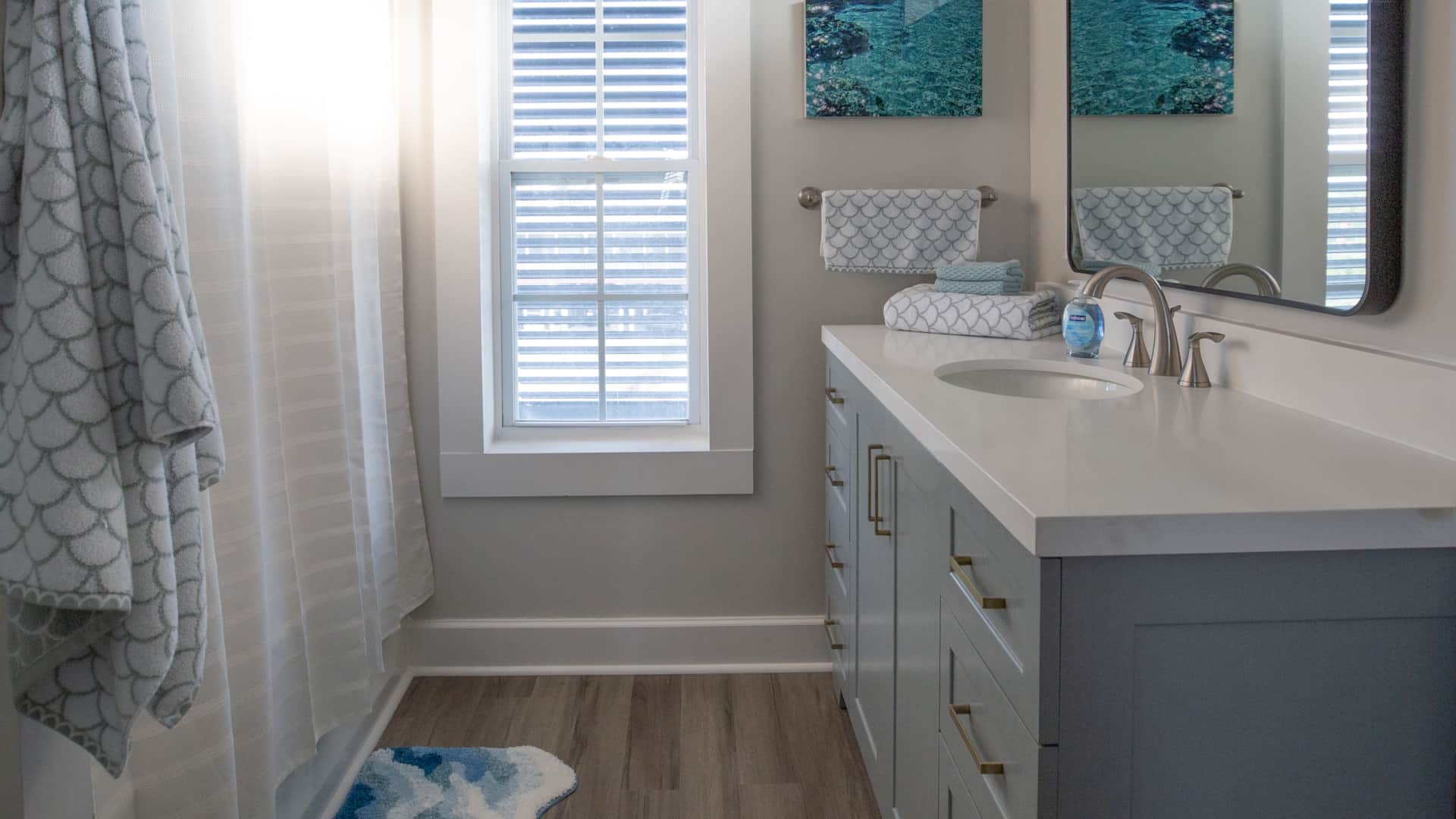 2nd Floor Full Bathroom