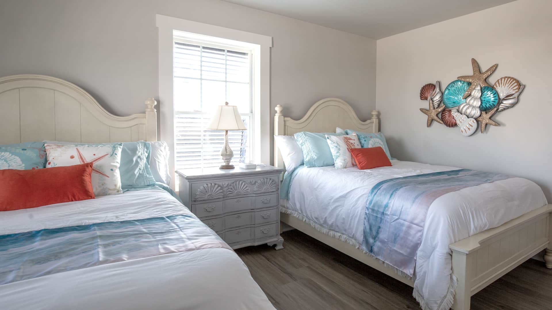 2nd Floor Queen Bedroom