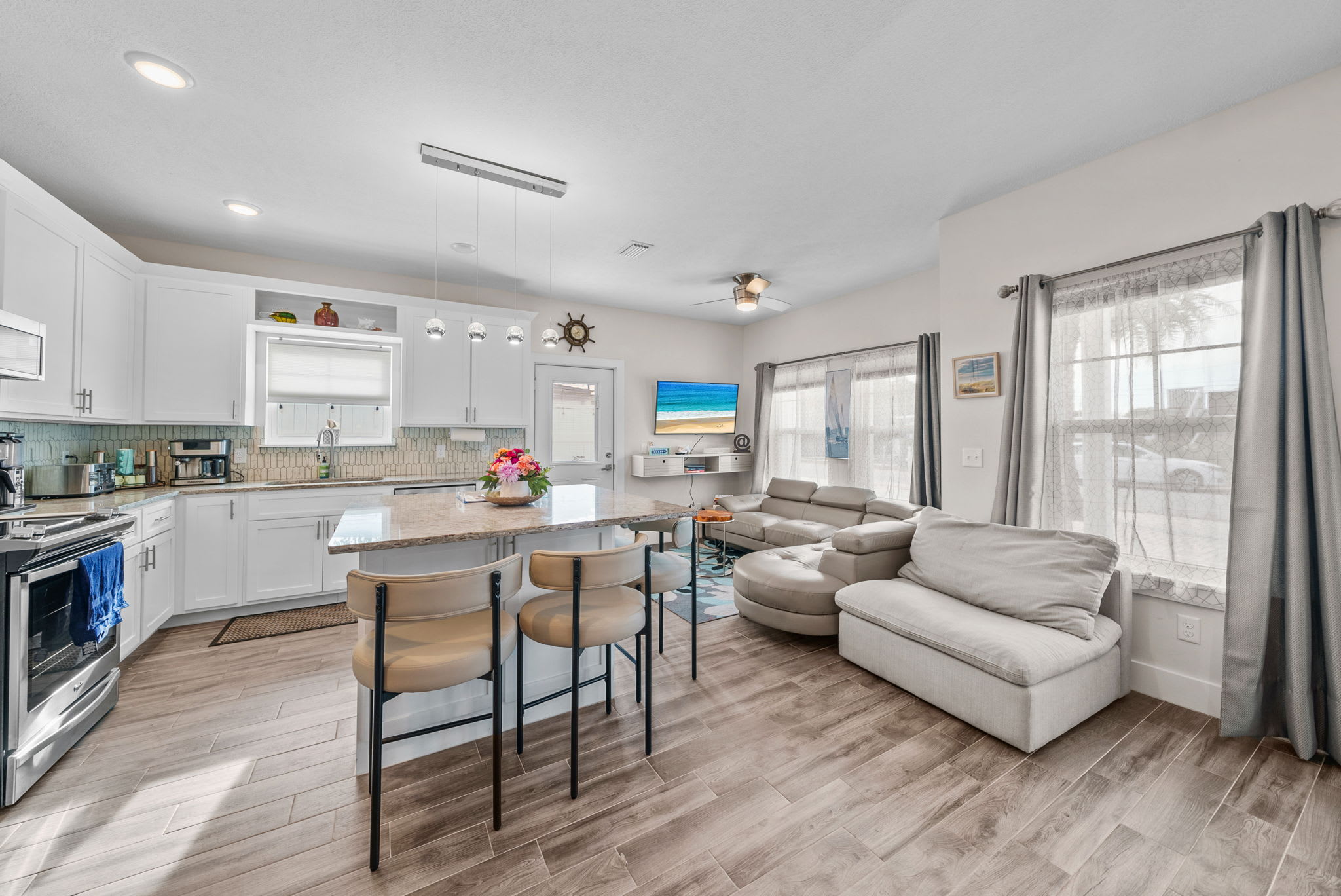 Small appliances - Rice cooker, Kettle, Bread toaster, Snow cone maker