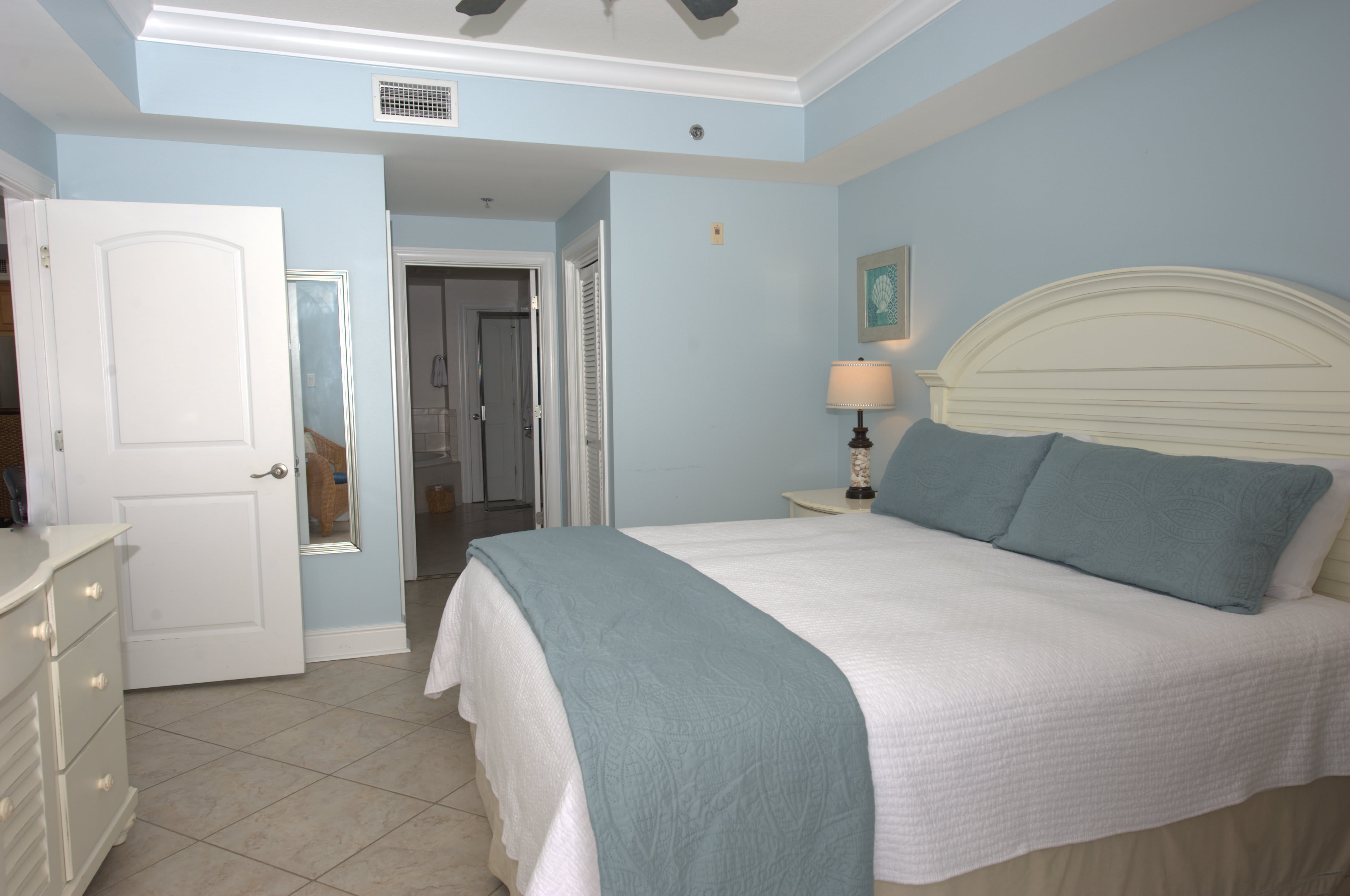 The Gulf front main bedroom has a large en suite bath. 