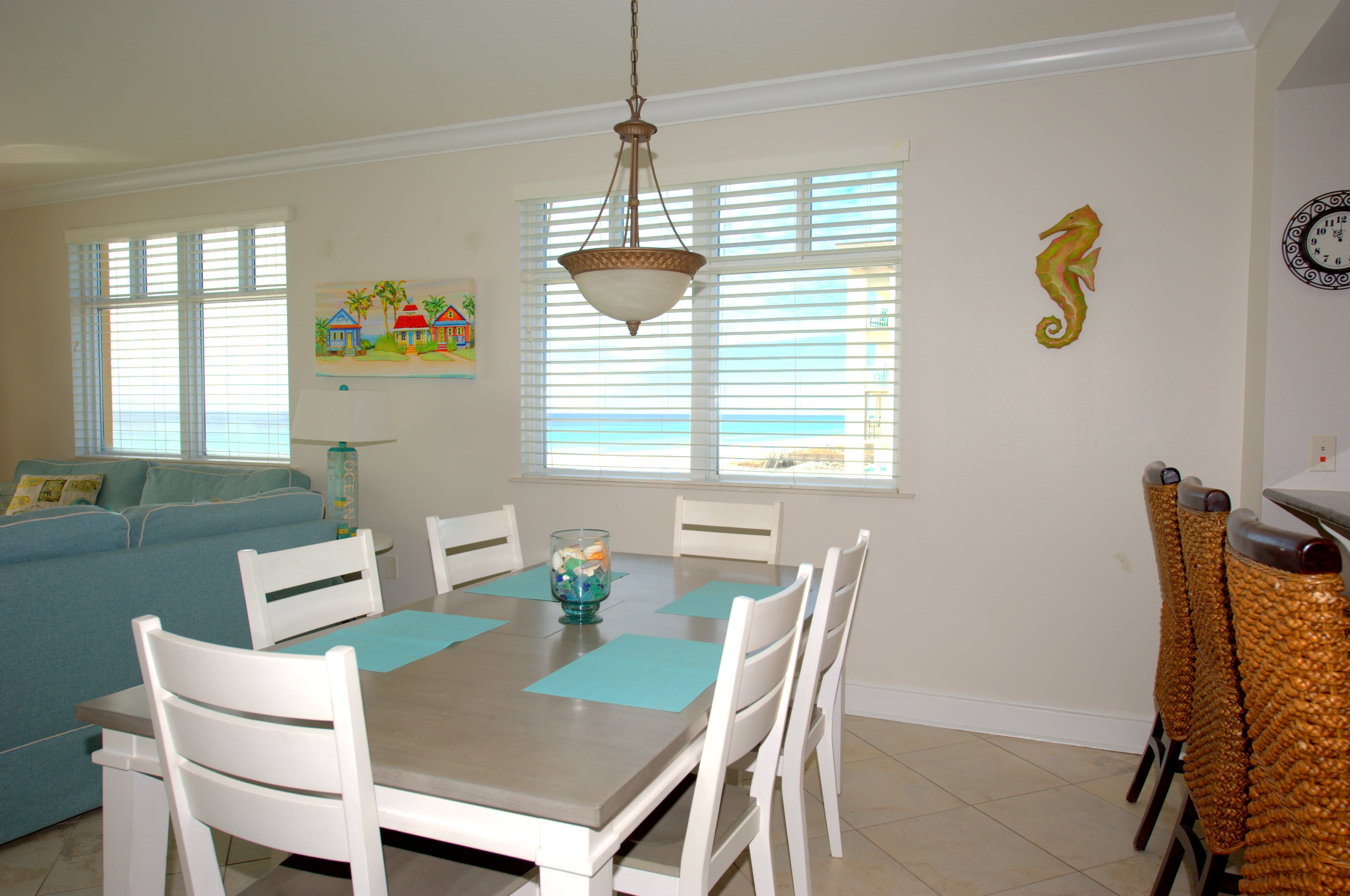 Watch the dolphin entertain during breakfast. 