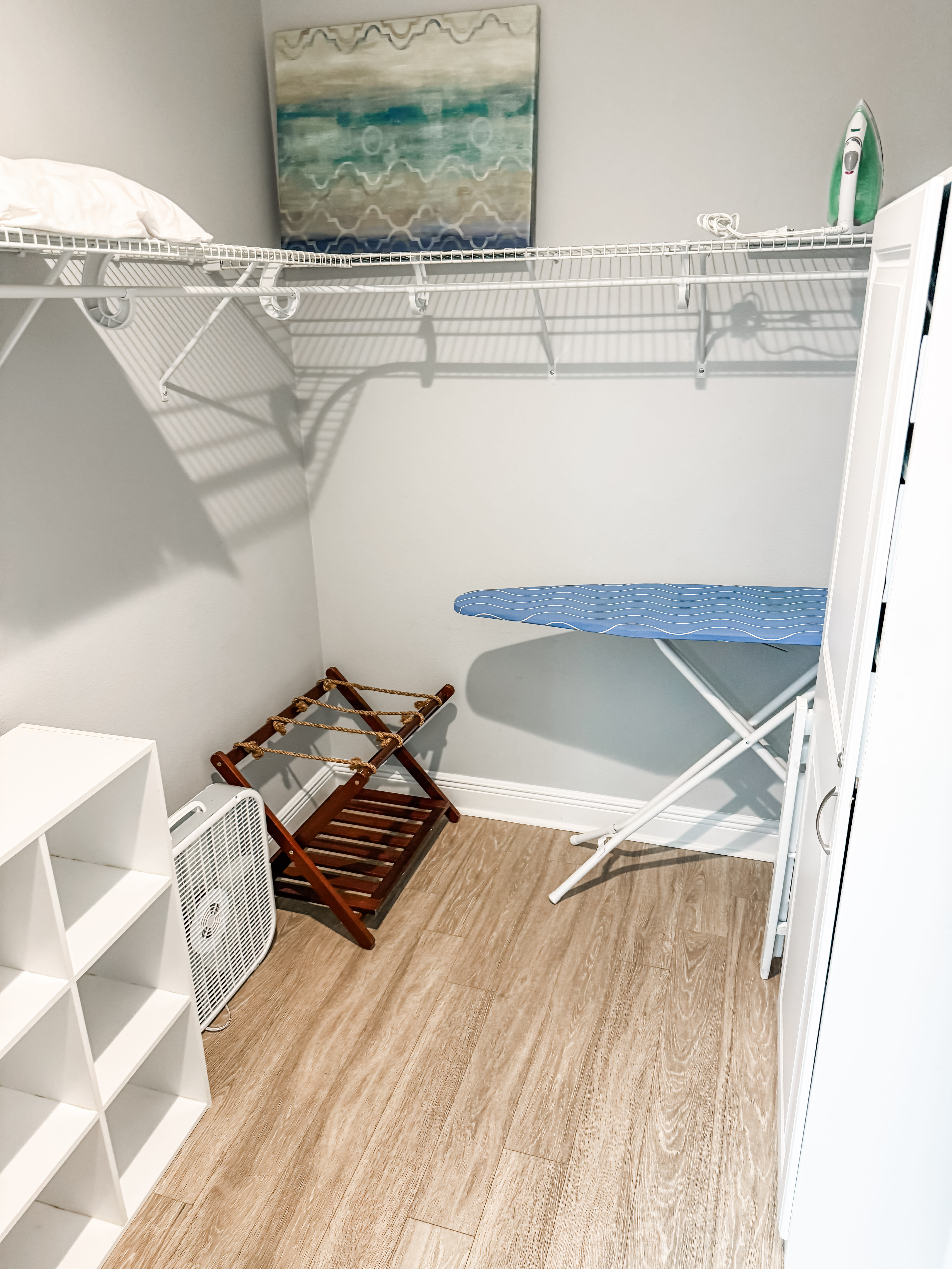 Spacious Master Bedroom Walk In Closet 