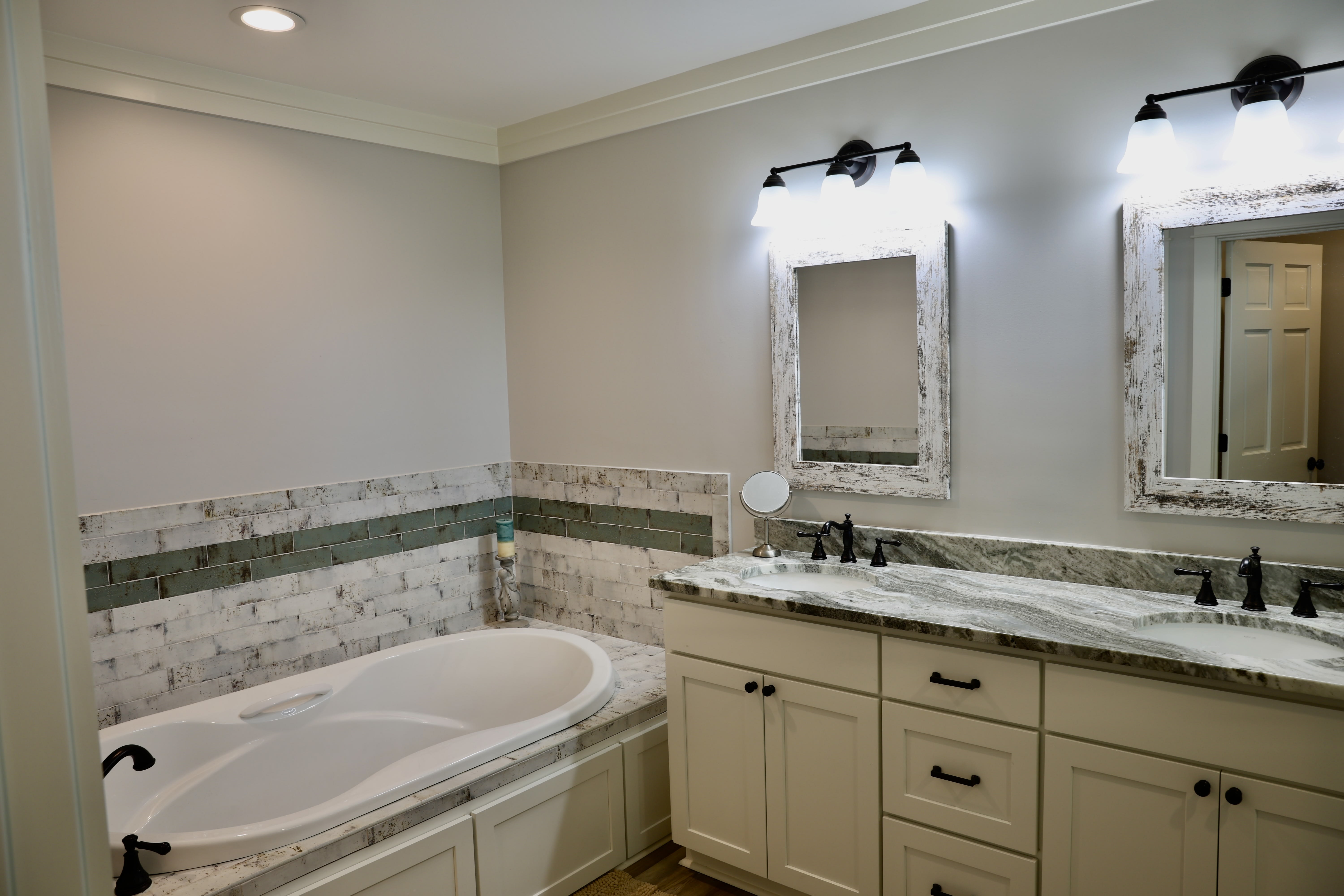 Large Master Bath Tub