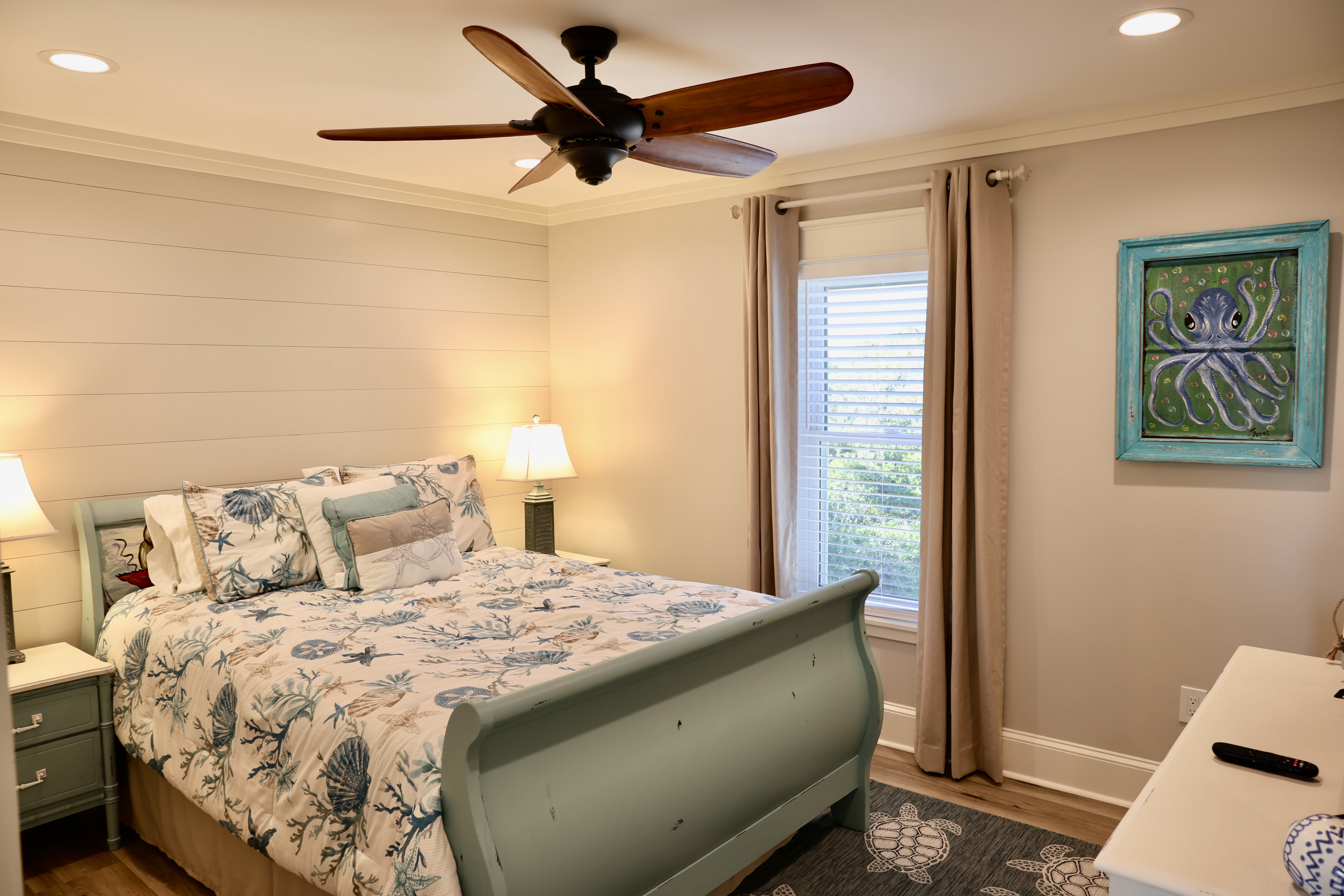 Queen Bedroom Facing the Driveway