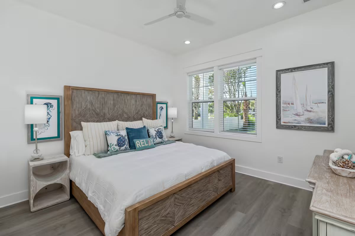 Bedroom 1. Pic 1. King with attached bath with shower tub combo