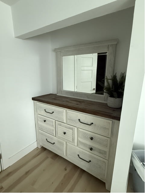 Dresser space
