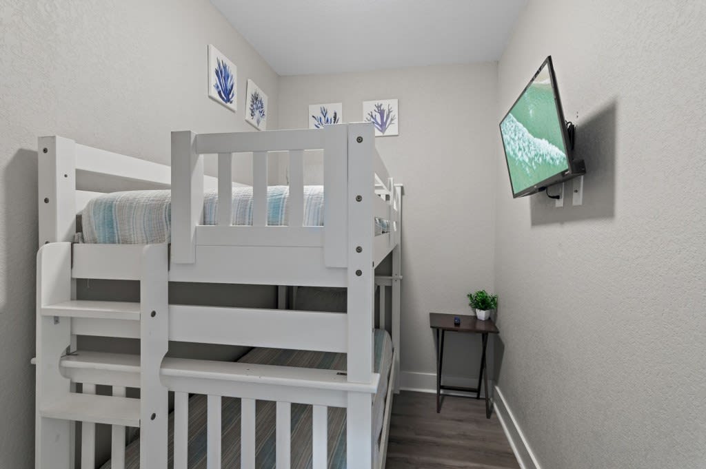 Bedroom #6: Bunkroom