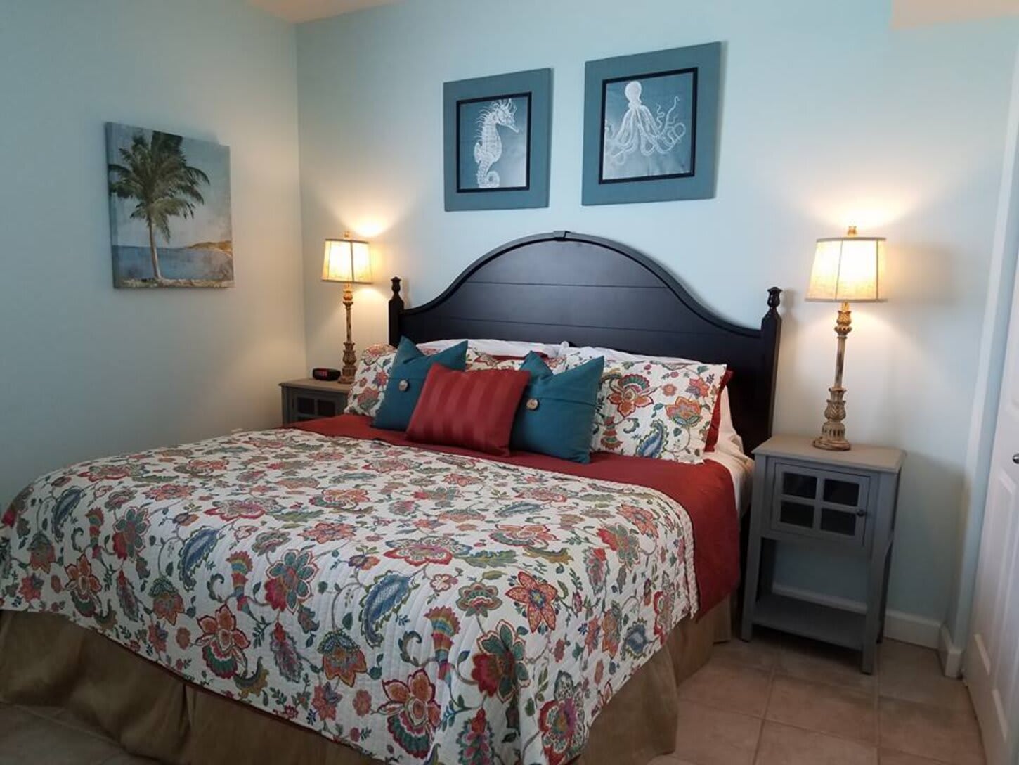 Very few condos have king beds in the master AND guest bedroom!