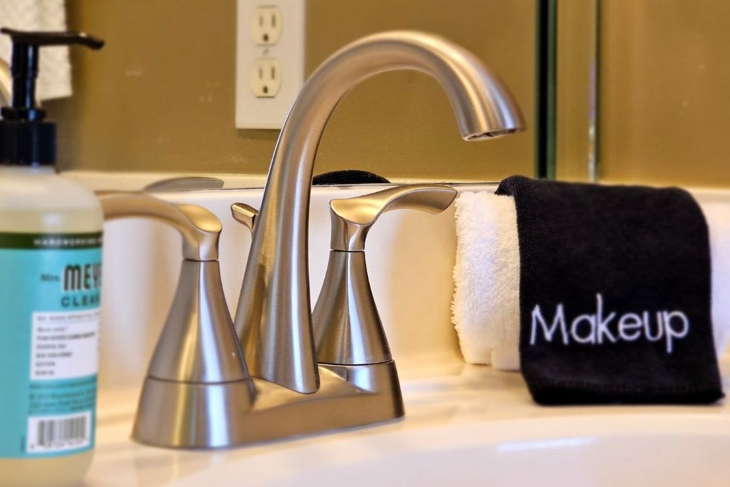 Brushed Nikel Fixtures (Handsoap & Reusable Makeup Cloth Supplied. Types my vary and be slightly different from what's photoed)