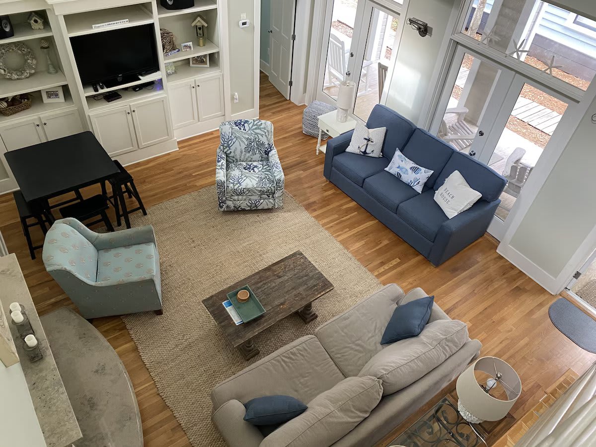 Beautifully decorated spacious living area