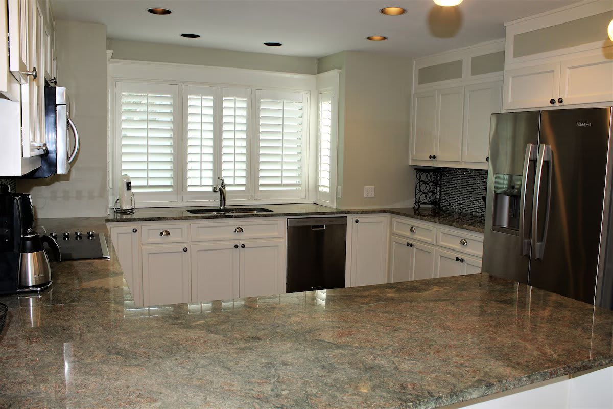 Open kitchen space with kitchen island