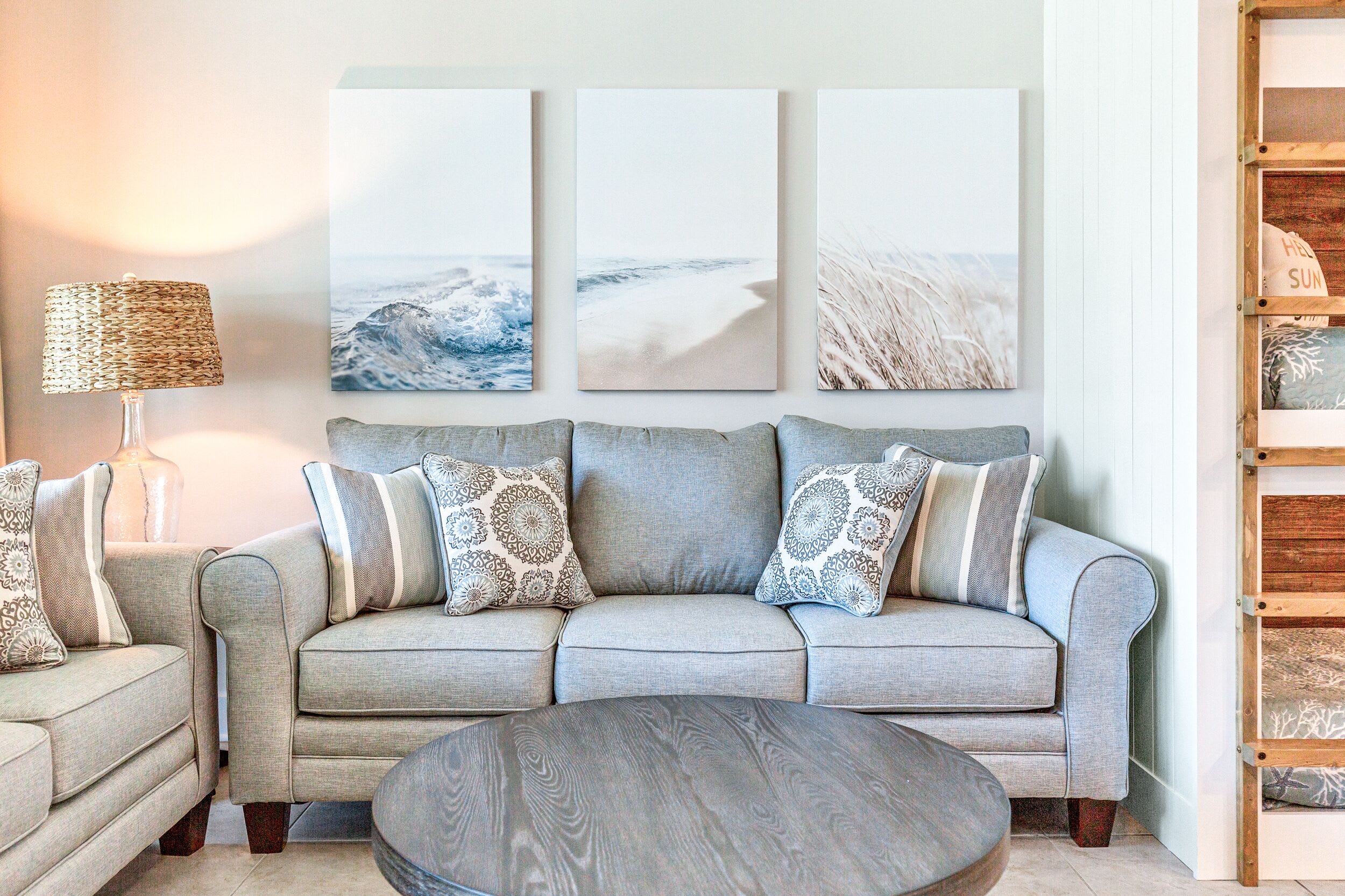 Unwind your stresses with plenty of lounge space for you and the family! 