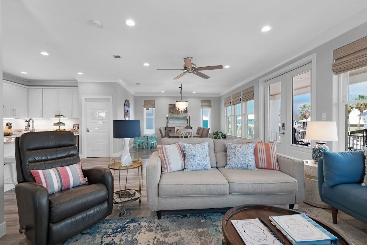 Make Yourself at Home & Relax in Your Waterfront Newly Furnished Beach Retreat 