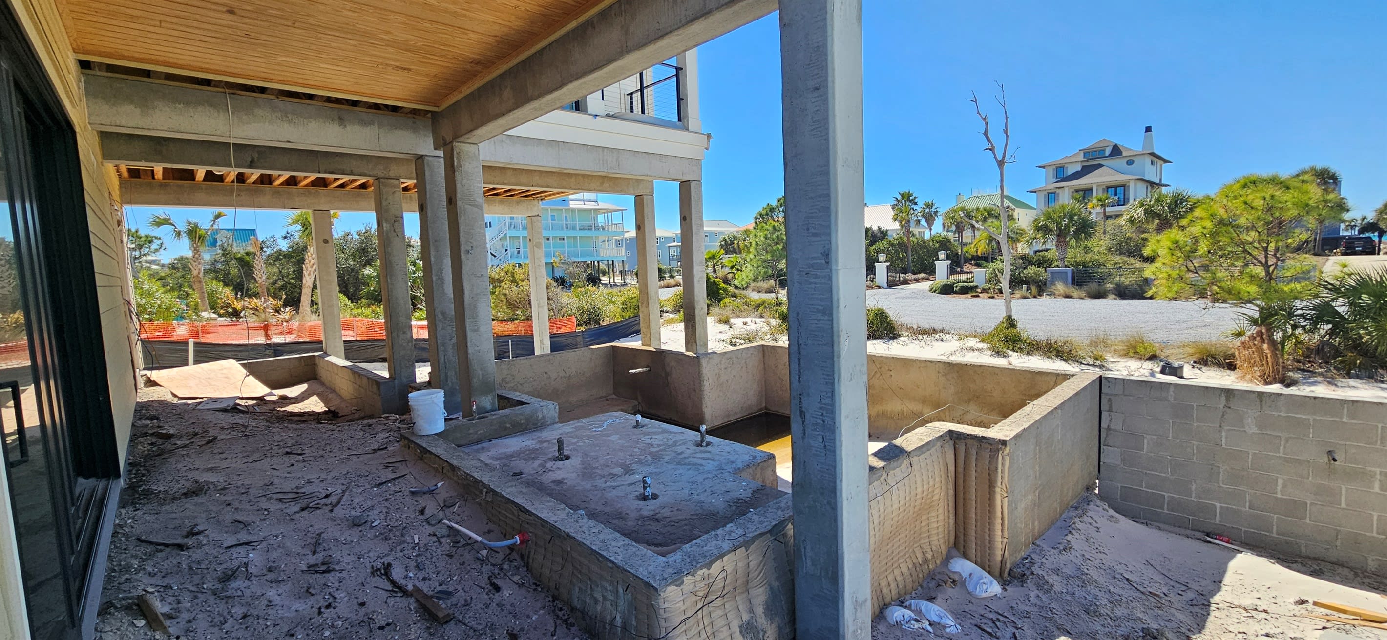 "Hub" of Haven Heights: Pool, bar & grill, dining, lounging, cornhole, ping pong, & firepit