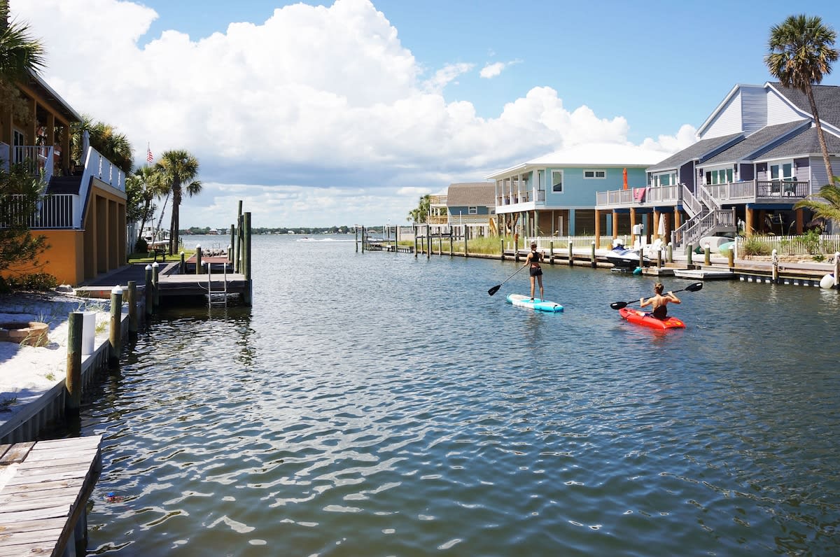 WATERFRONT Retreat w/ FREE kayaks & paddle boards. Peaceful Sandy Beach & Sound