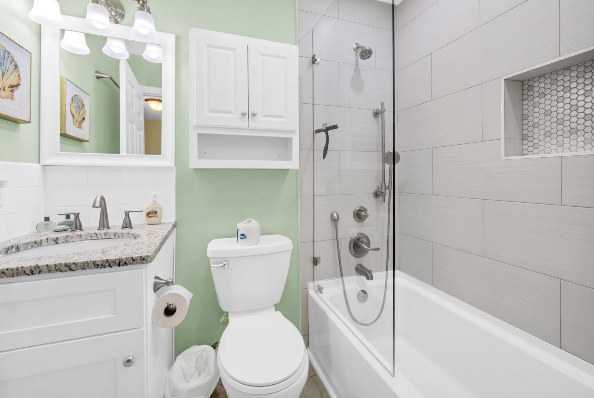 Newly remodeled private guest bath with tub/shower combination