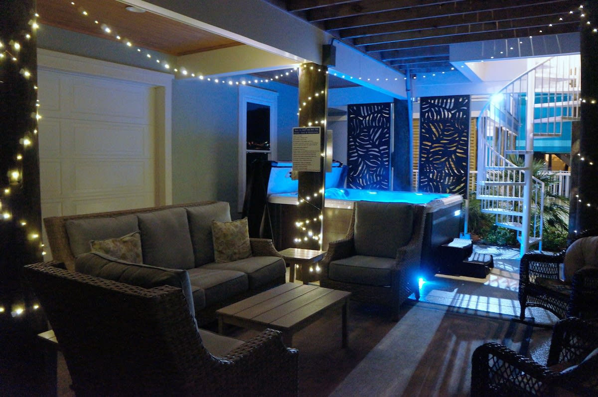 Nights After a Day at the Beach are Relaxing...PRIVATE Hot Tub & Backyard Oasis!