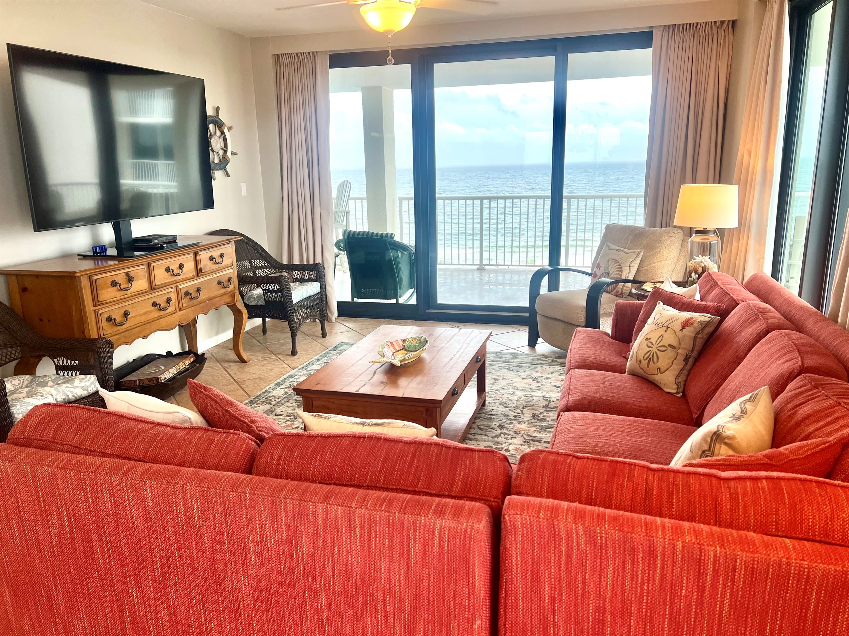 Living room has a seat for everyone. 