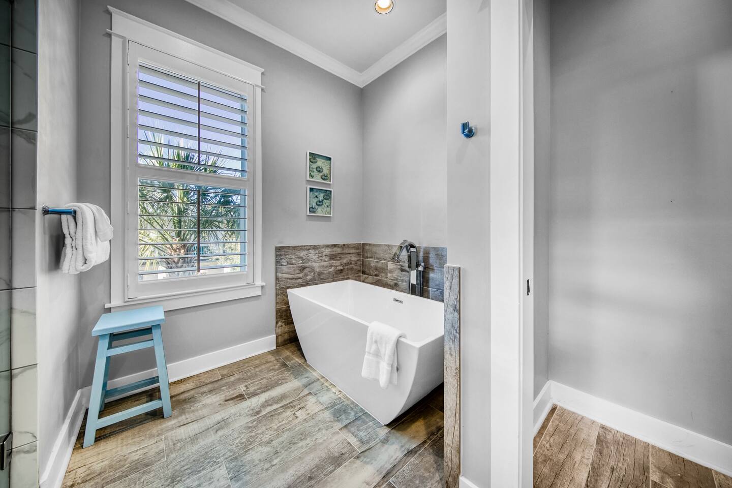 Master bathroom: Relax in soaking tub after a busy day in the sun