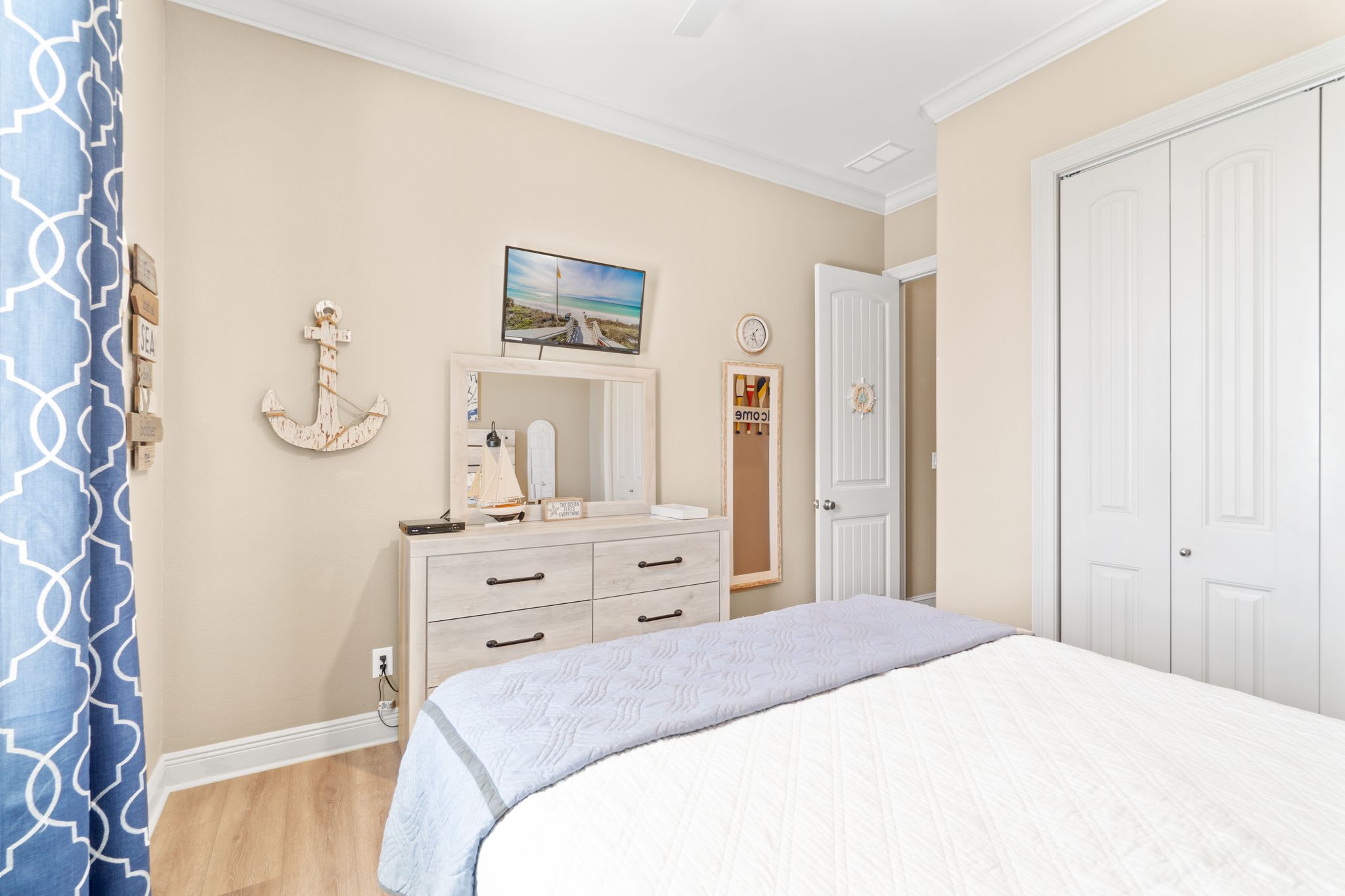 Guest Bedroom 2 (Queen)